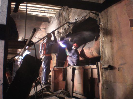 濟鋼鐵路綜合料槽不停產加固