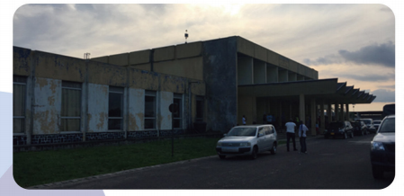 基桑加尼機(jī)場因屋面增加水箱、墻面增加幕墻等建筑物功能提升改造而增加荷載，對原有建筑質(zhì)量進(jìn)行檢測鑒定